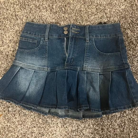 Dresses & Skirts - Mini denim skirt